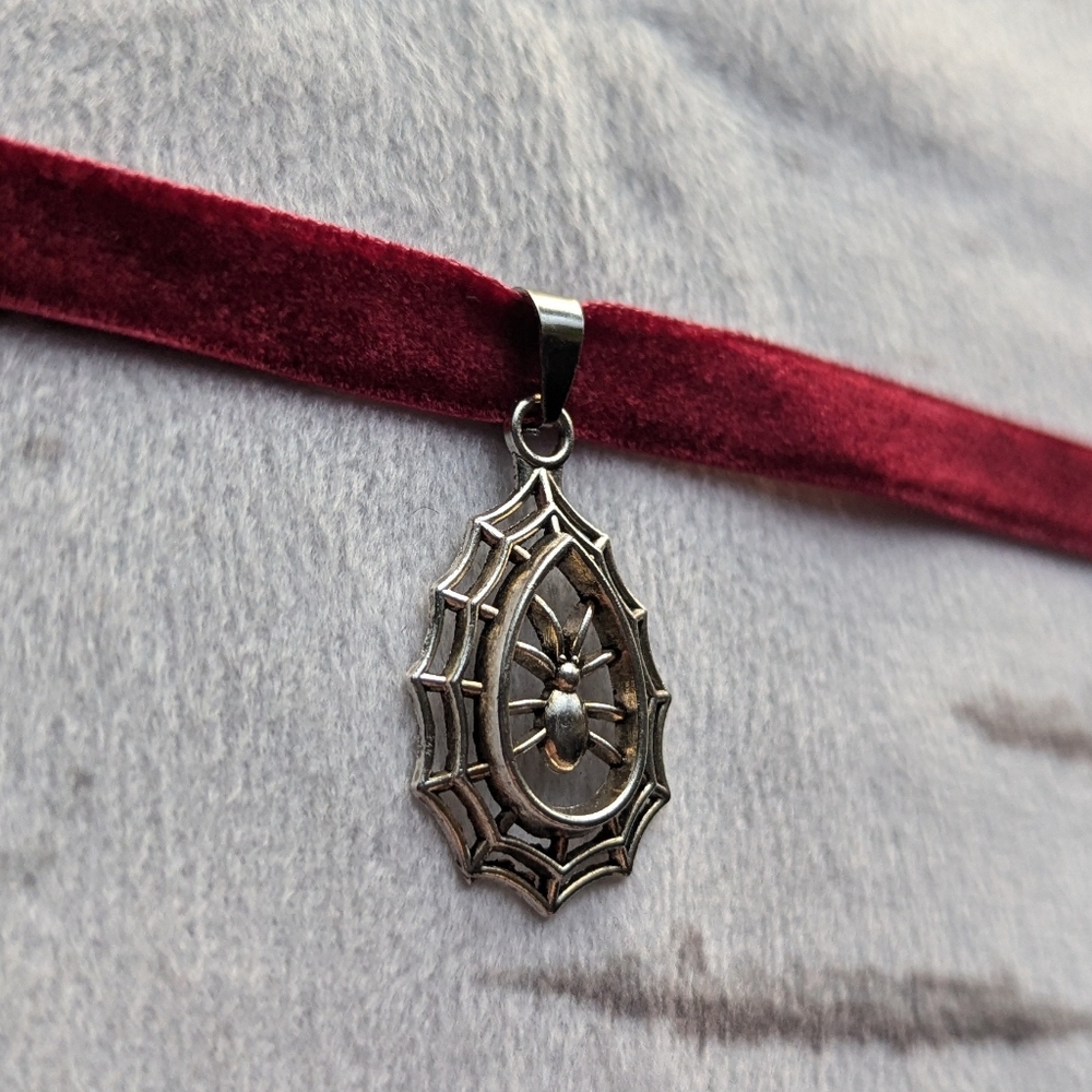 🩷 Spider Web Choker